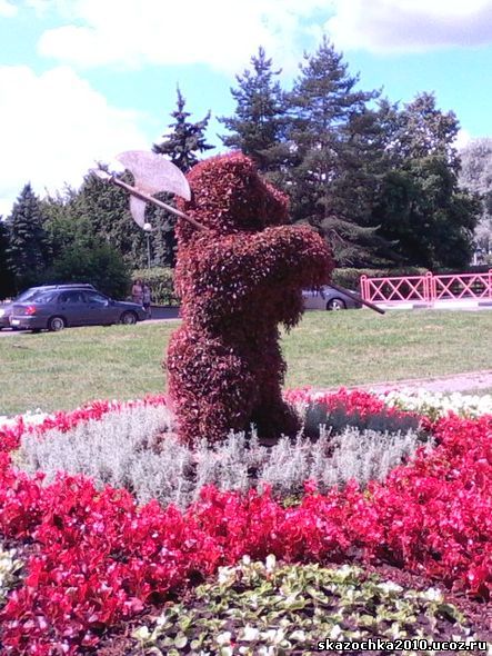 Стрит-арт, Ярославль, цветочная скульптура "Медведь"